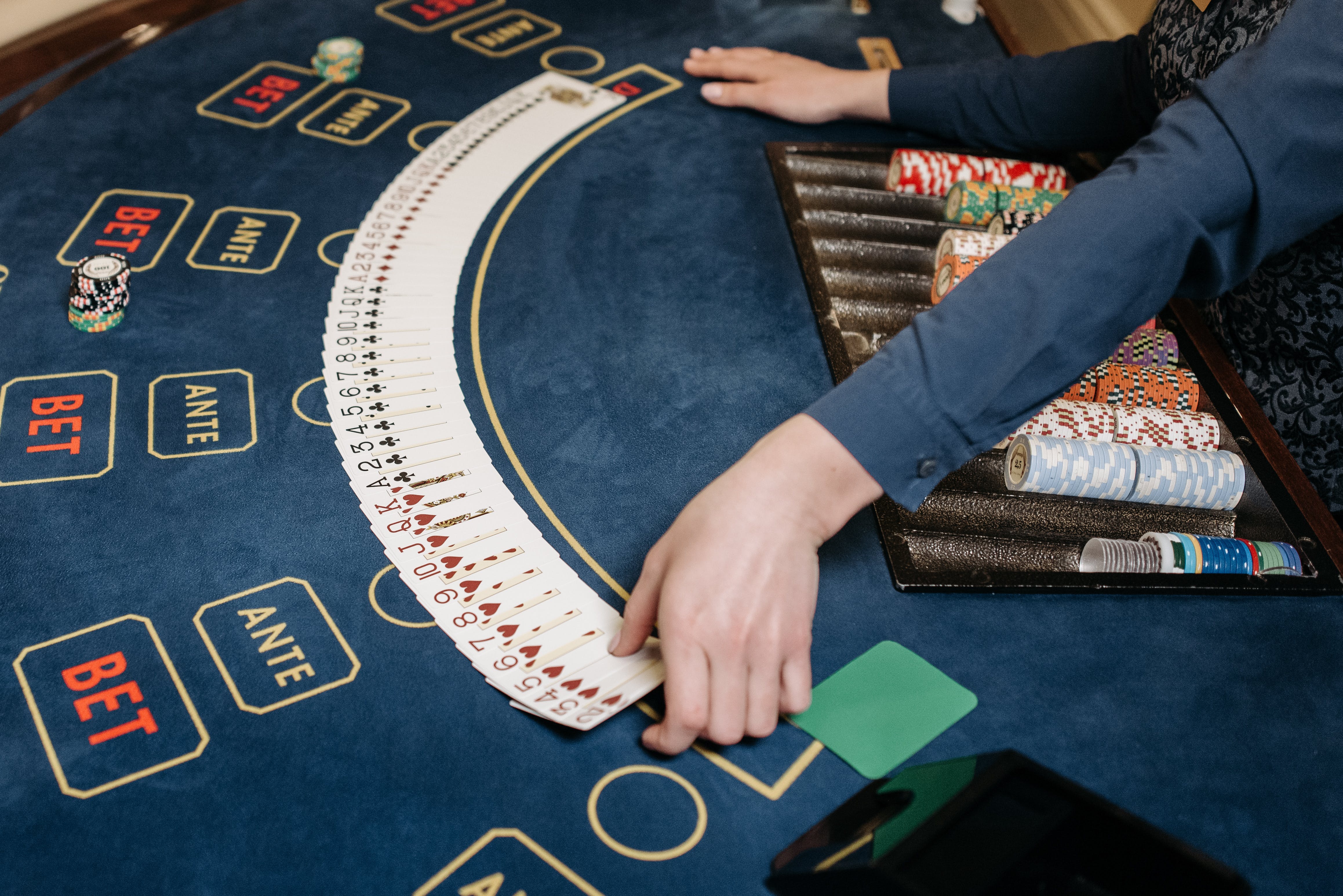 The virtual casino experience has come a long way. Gone are the days when players were limited to playing against computer algorithms and software-driven dealers (thank goodness).