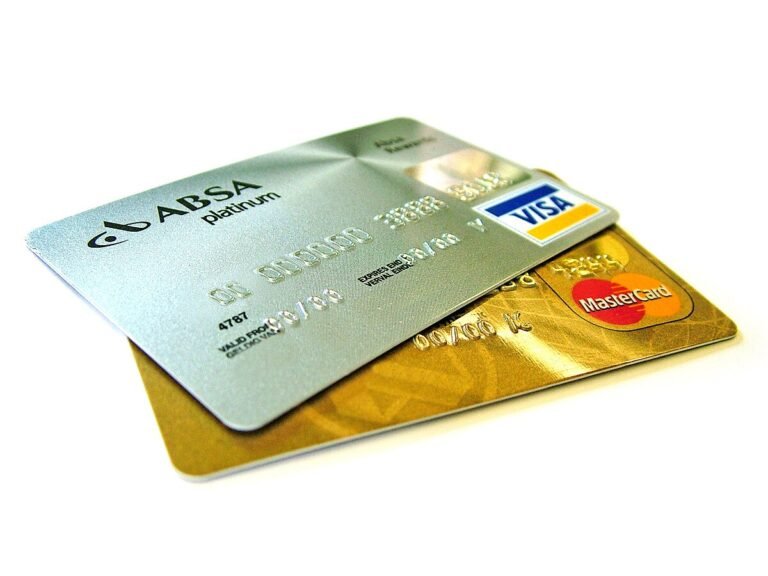 popeyes employee credit card theft